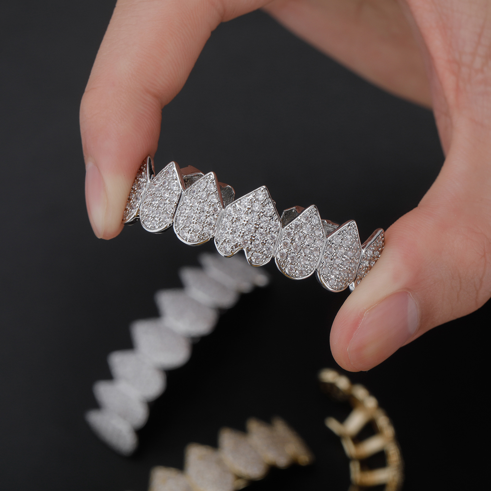 男性と女性のためのrachelz石のハートの歯グリル,パンク - Body Jewelry Men のレビューと価格